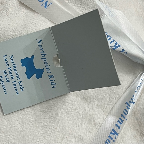 Northpoint Kids plush throw and 5 washcloths - Picture 4 of 4